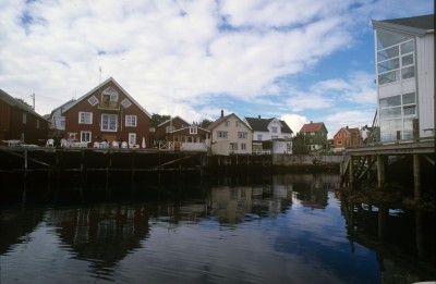 Μισό στην ξηρά και μισό στη θάλασσα, το ξύλινο Χένινγκσβερ αποτελεί το τυπικό νορβηγικό ψαροχώρι.
